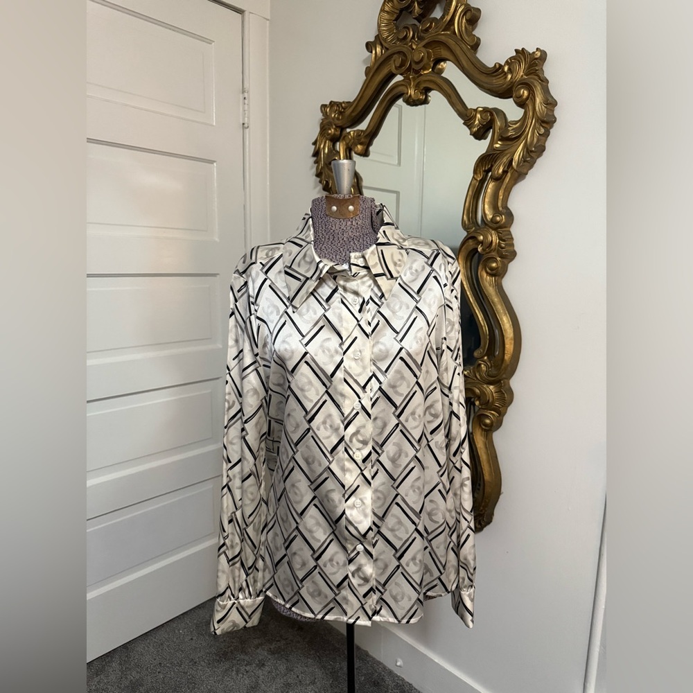 CHANEL signature Black and White Silk Geometric Blouse 40 Small